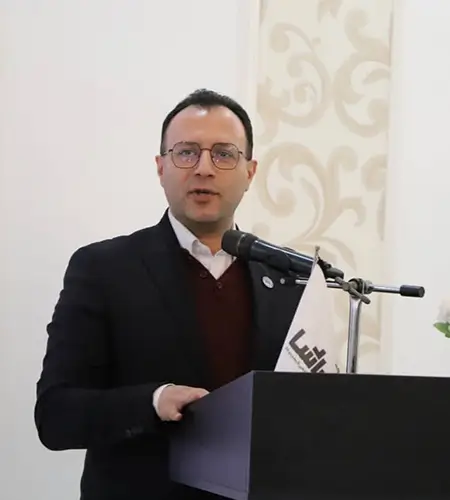 مشاور ارشد کسب و کار، کوچ توسعه فردی و سازمانی، مدرس دانشگاه تهران آقای دکتر میثم صمدی